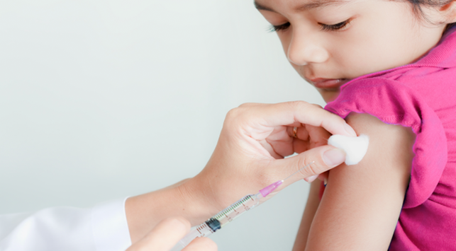 Questo è il momento giusto per somministrare ai bambini il vaccino contro la difterite